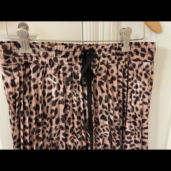 Leopard midi skirt, like new! - Picture 4 of 5